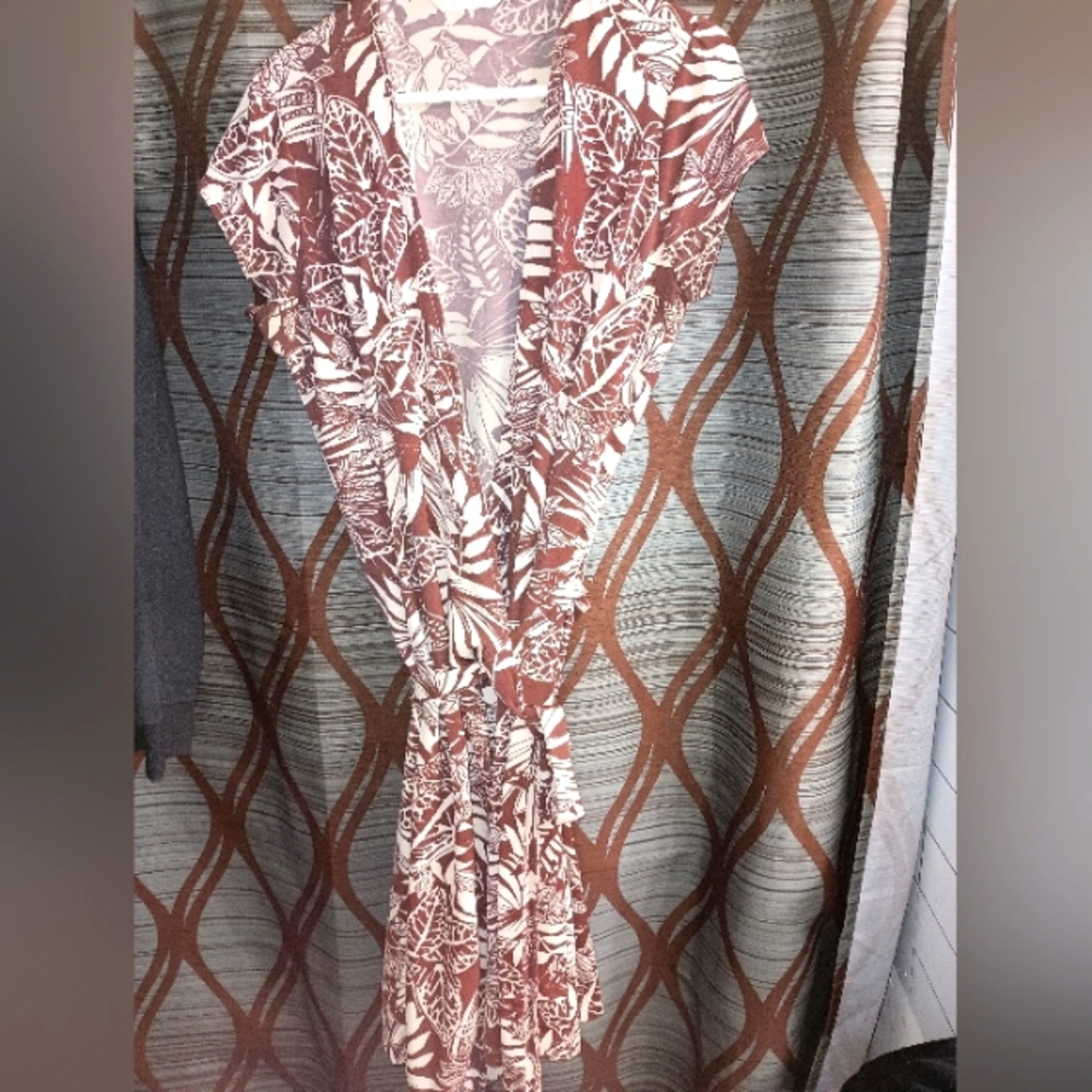 Women's floral Brown and tan wrap around dress size extra large
